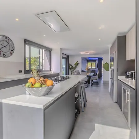 Luxury Amazing Location Villa Marbella